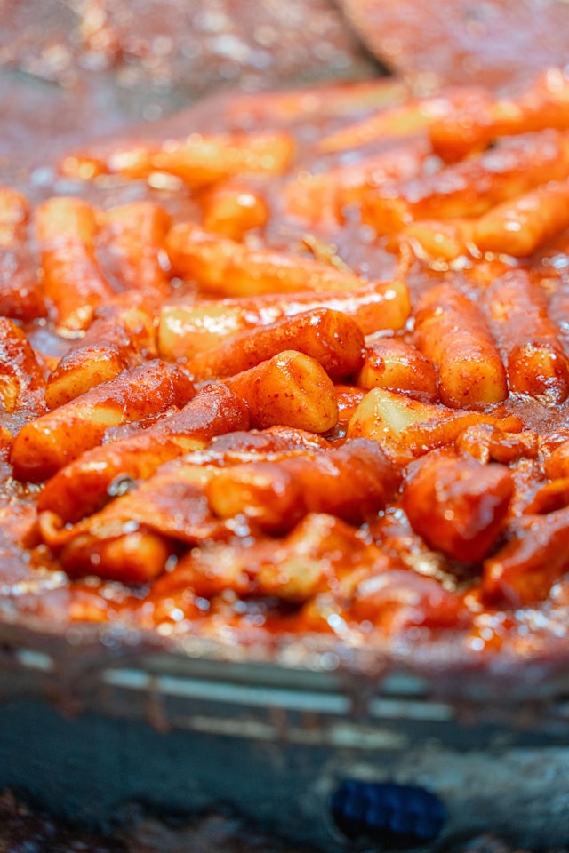 Vegan tteokbokki in spicy sauce